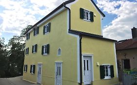 Haus Am Eck - Gaestehaus Und Appartements